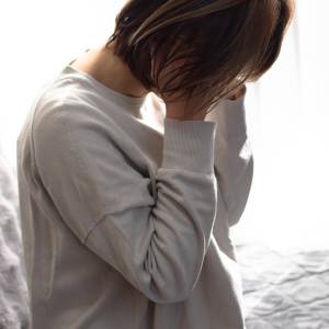 自責思考とは?うつ病との関連や他責思考をうまく仕事に取り入れる方法を解説