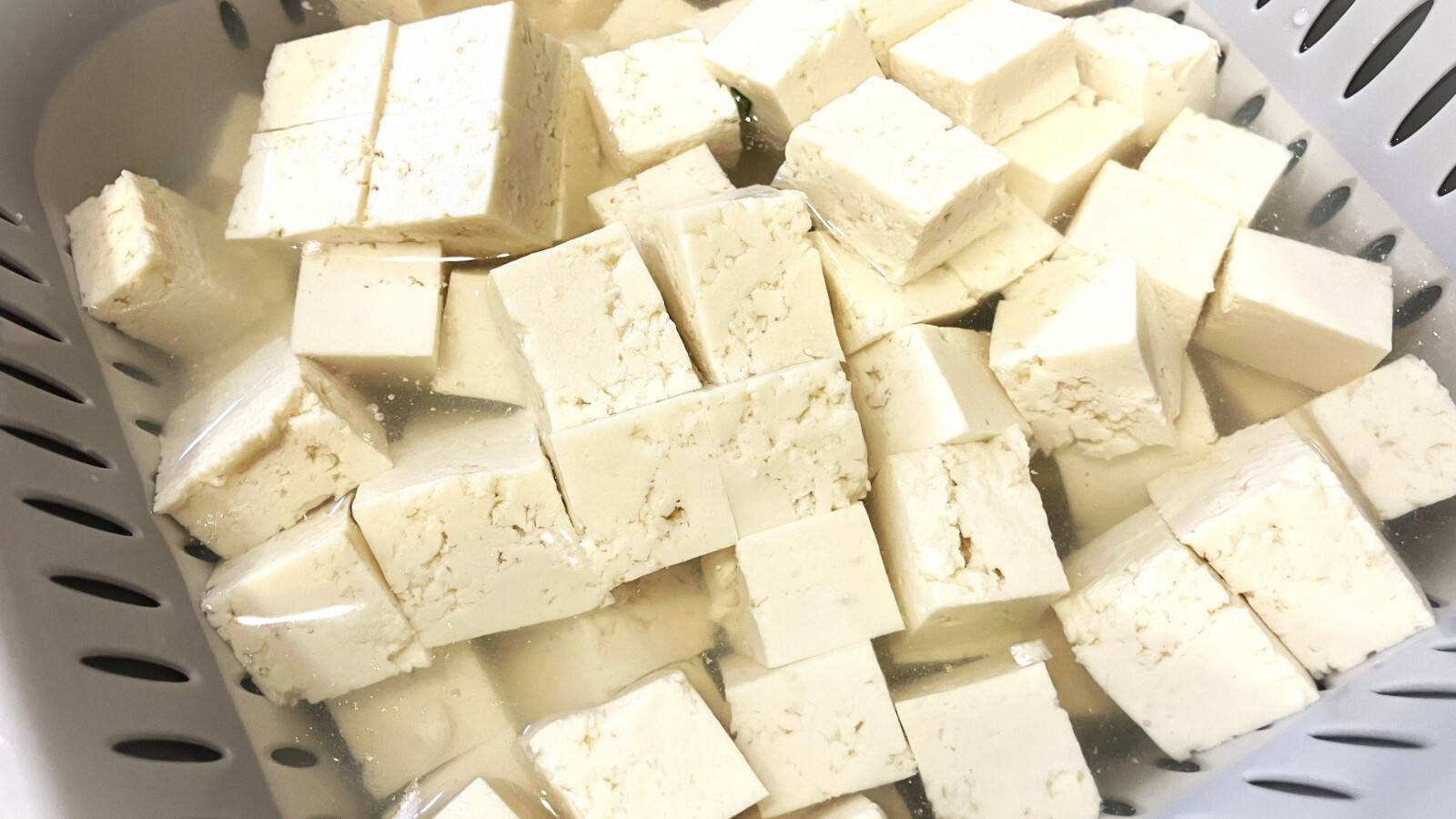 水につかった豆腐