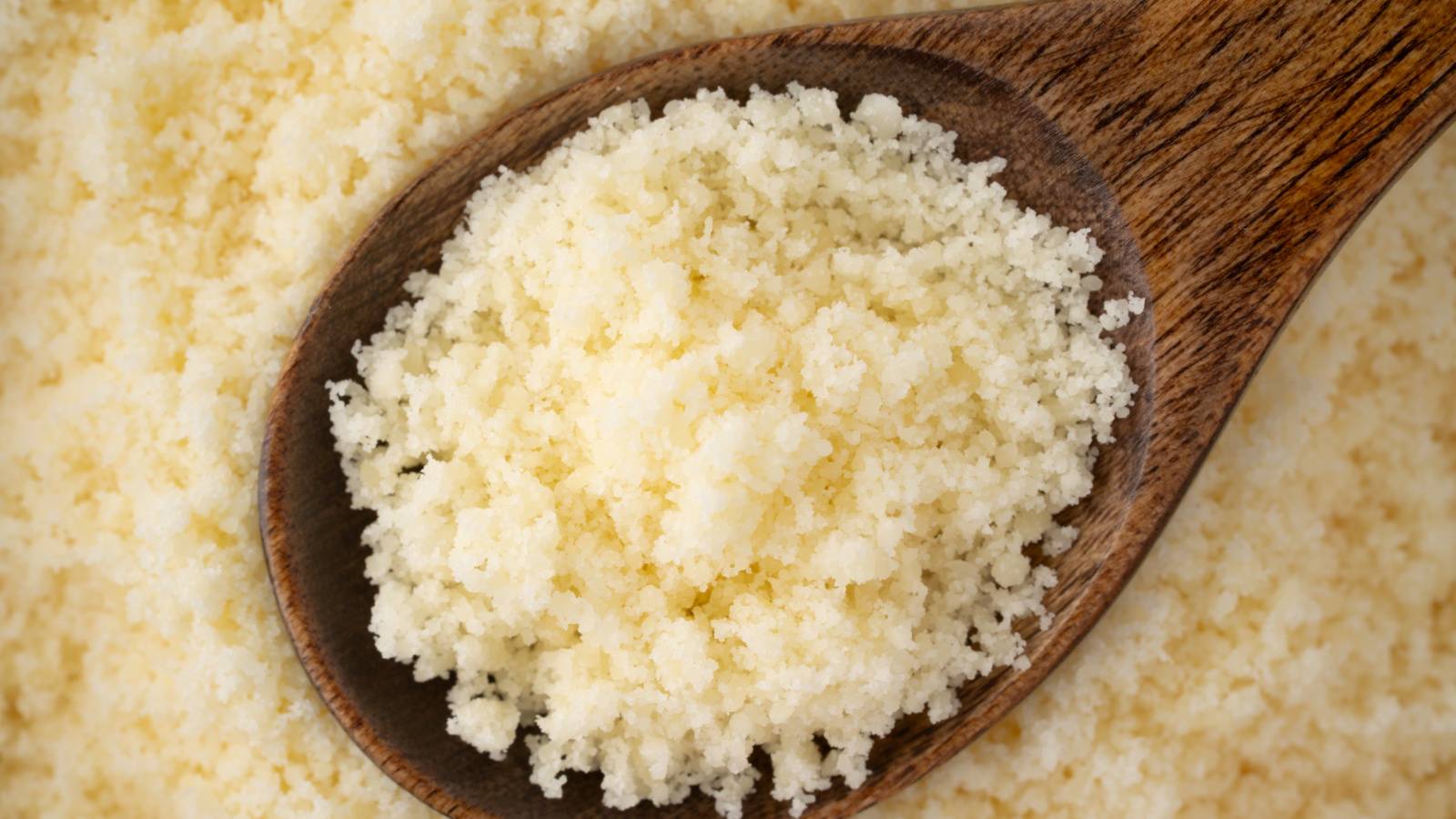 粉チーズがすごい。スプーン1杯で“骨活・美肌”に効く発酵食品！管理栄養士が推奨する理由