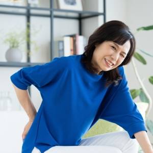 【なんだか重だるい腰の違和感】痛みが出るその前に!腰まわりを伸ばしてほぐす腰痛予防ストレッチ