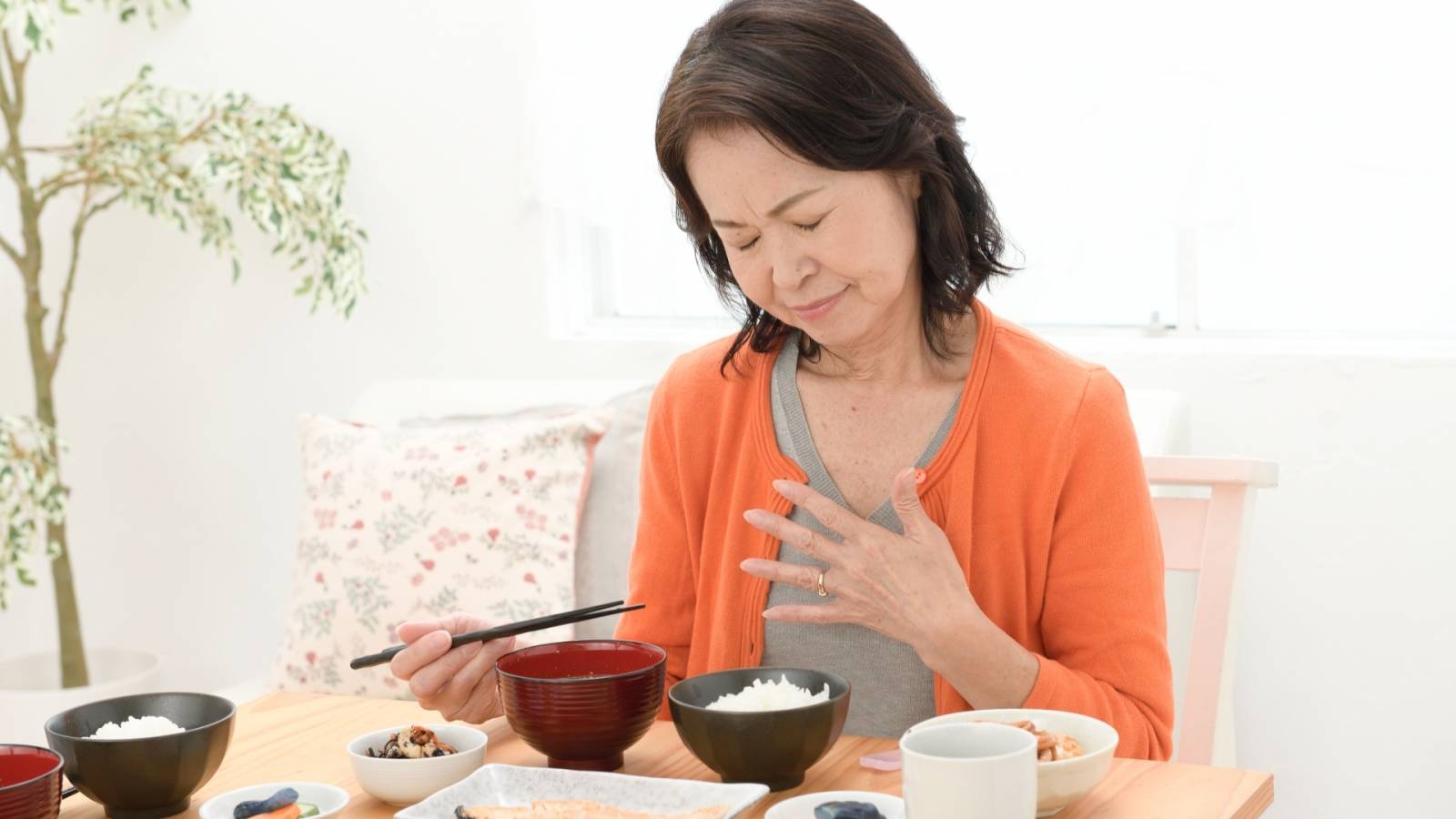 【夏バテ対策】夏の暑さで疲れた内臓をリセットするストレッチ