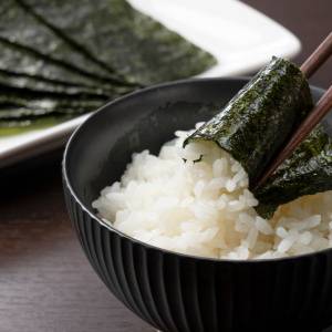 焼きのりがすごい。ちょい足しするだけ！鉄・ビタミンCが摂れて腸にも◎「海のサプリ」と言われる理由