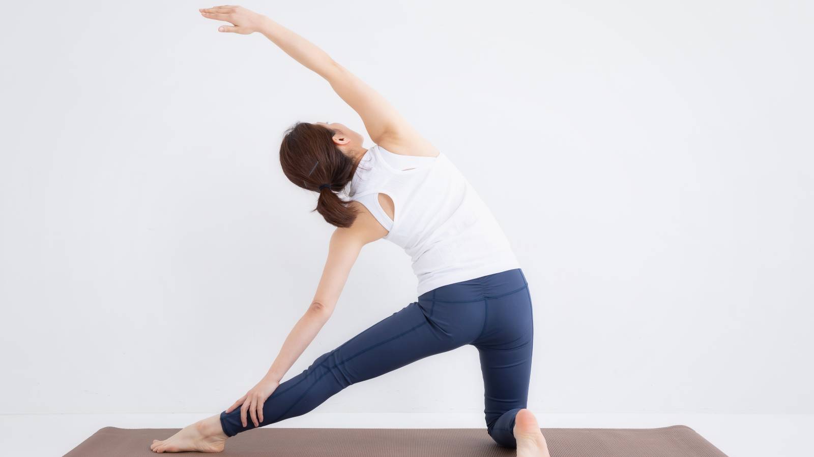 ゆるみがちな内もも＆脇腹が気持ちよく伸びる！姿勢改善や骨盤調整を叶えるたったひとつのポーズ