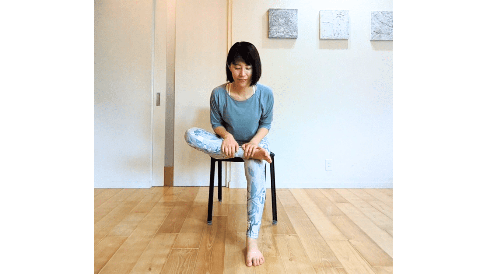 ４の字ストレッチ