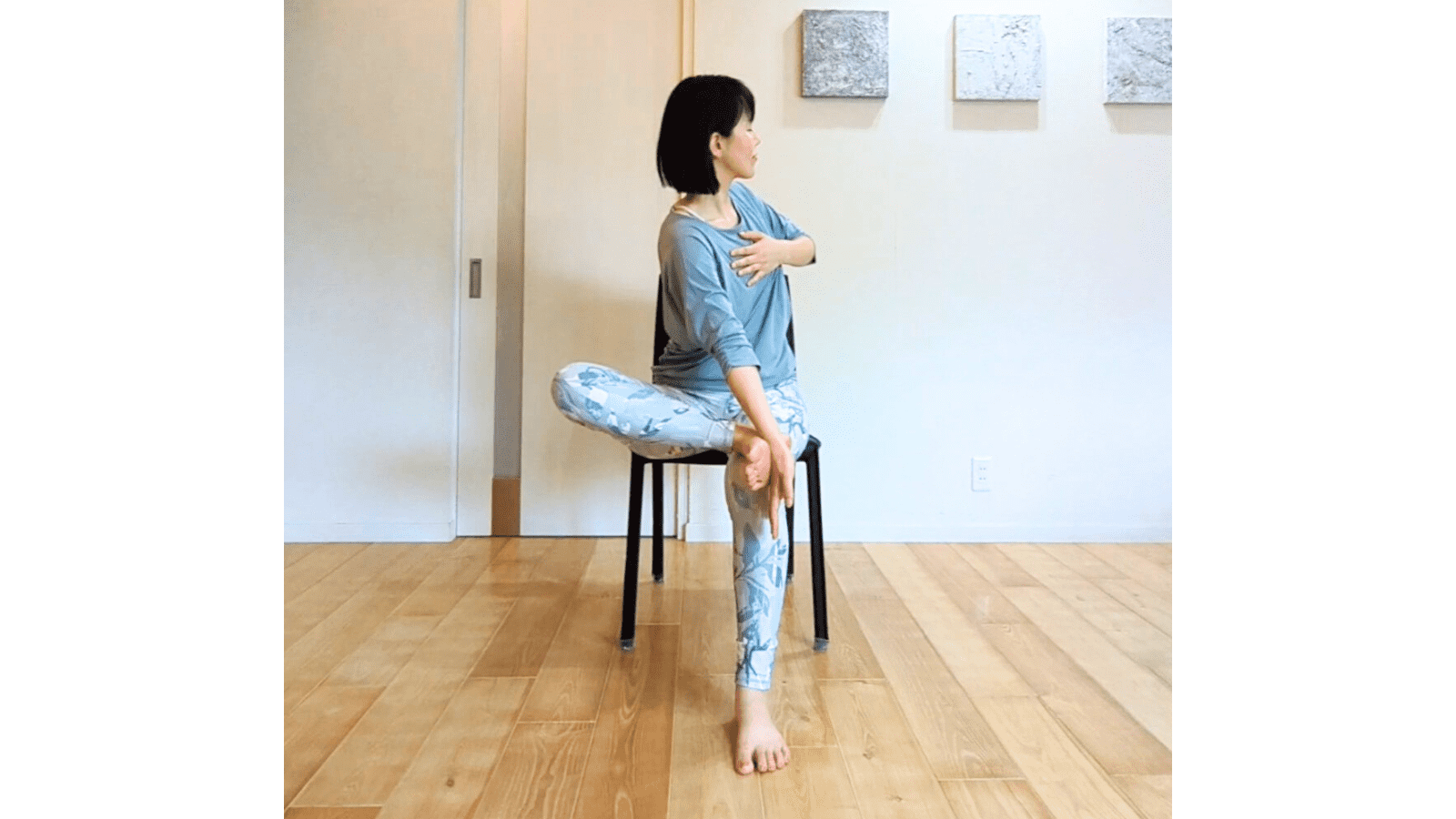 ツイスト４の字ストレッチ