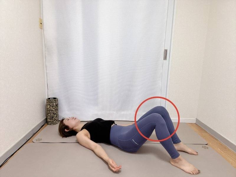 両膝を立てた仰向けの体勢