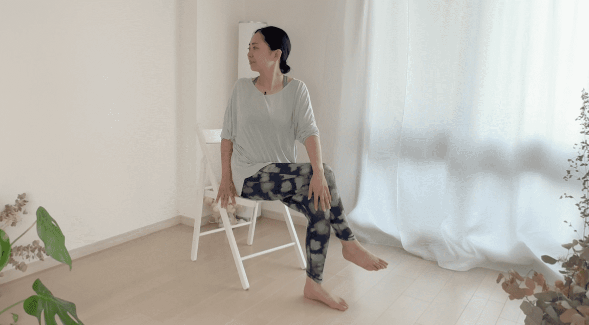 ねじりのポーズ