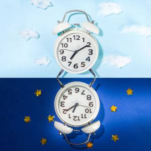 「体内時計」を意識すれば変わる【快適な睡眠】のための朝と晩に行いたいライフハック＆ヨガポーズ