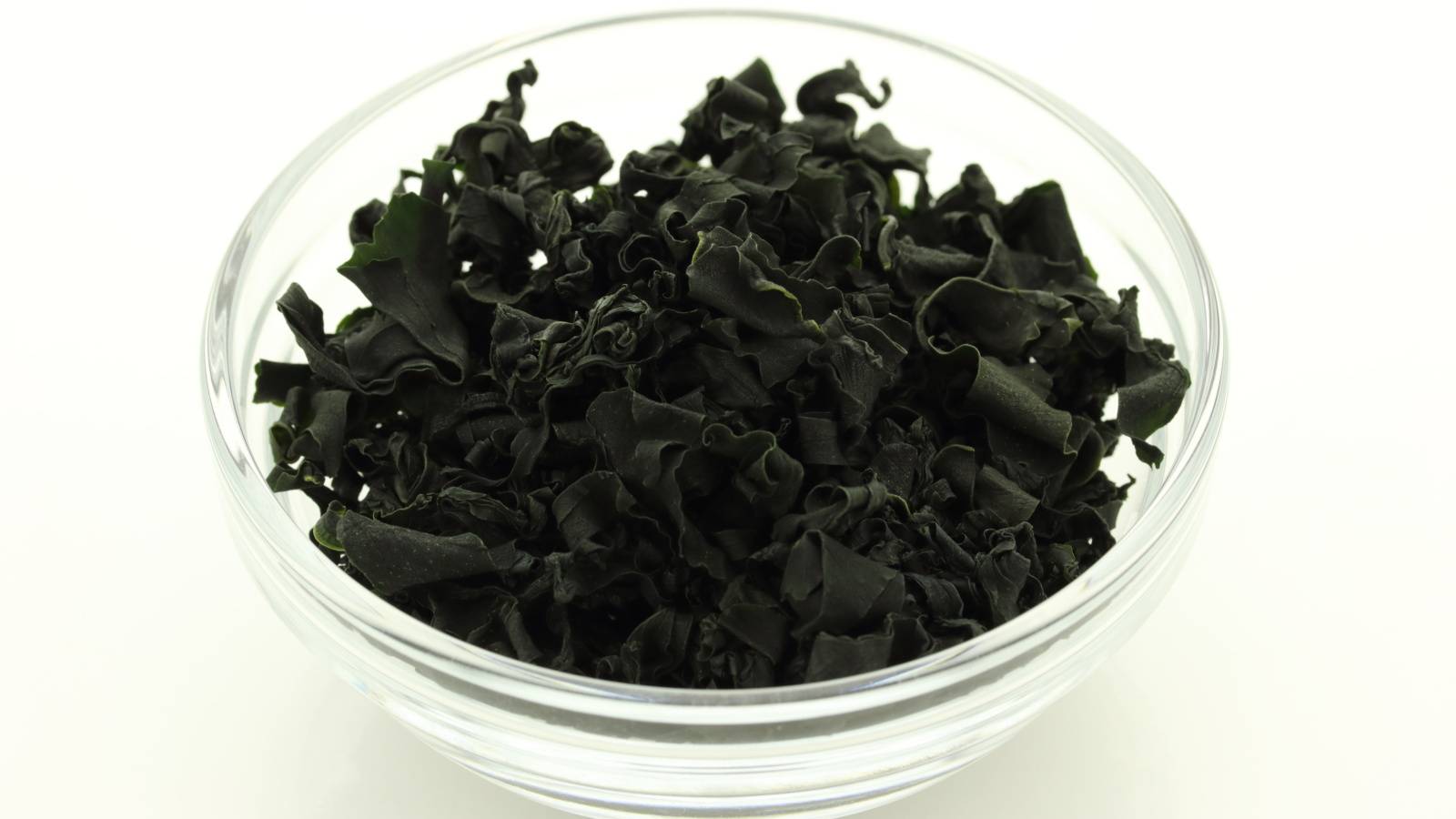 乾燥わかめが“地味スゴ”。食物繊維とヨウ素の宝庫だけじゃない？管理栄養士が推奨する理由