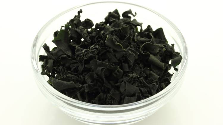 乾燥わかめが“地味スゴ”。食物繊維とヨウ素の宝庫だけじゃない？管理栄養士が推奨する理由