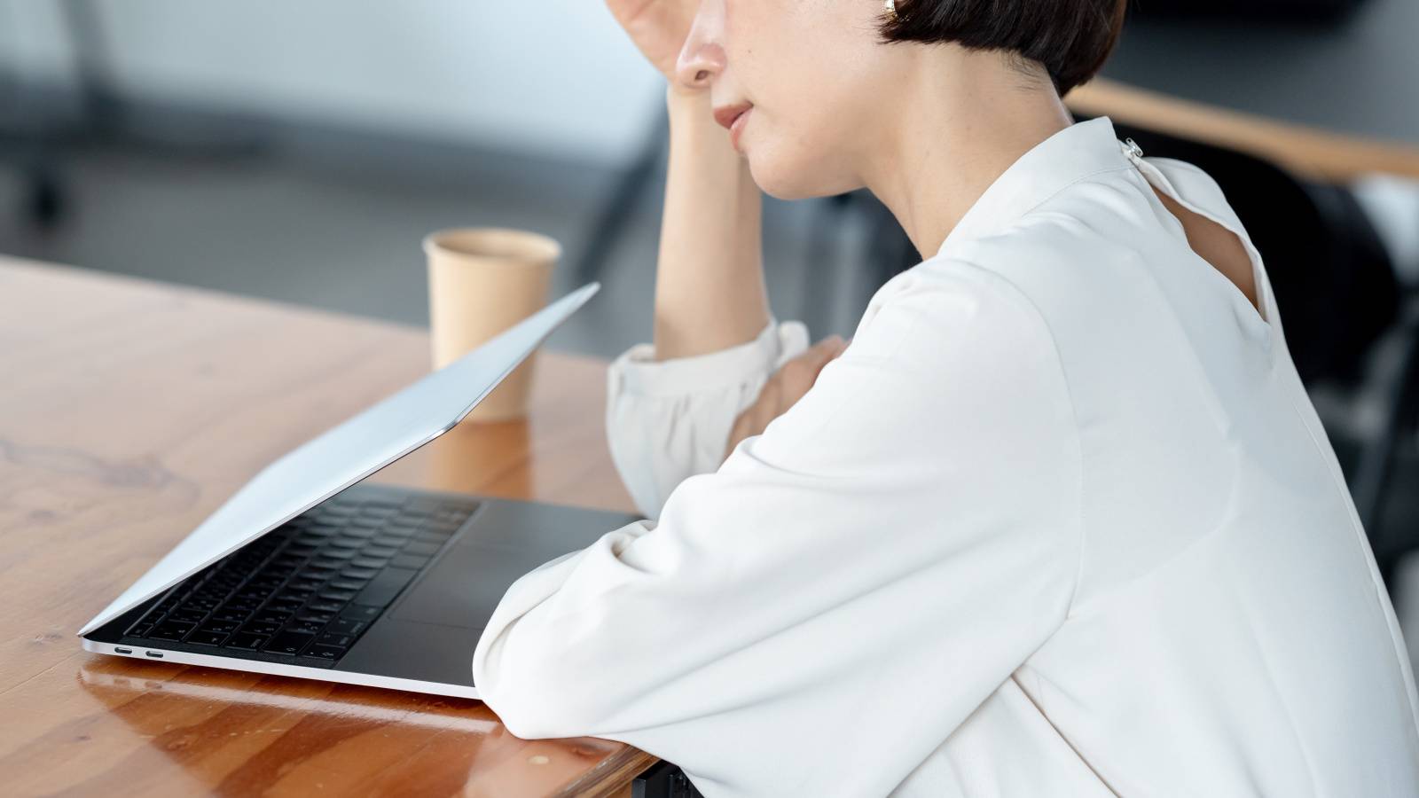 【更年期とキャリア】もう限界…仕事は続ける？辞める？更年期世代が自分らしく働くヒント