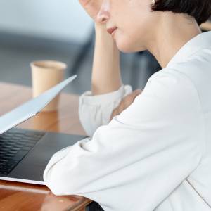 【更年期とキャリア】もう限界…仕事は続ける？辞める？更年期世代が自分らしく働くヒント