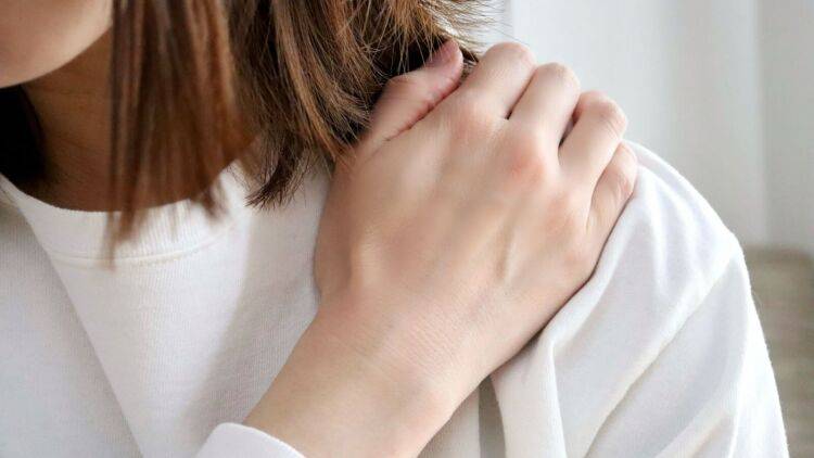 重だるい肩がスーッと軽くなる！【タオルを使って】肩を動かすストレッチ