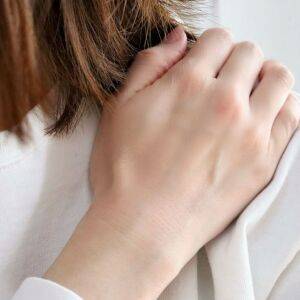 重だるい肩がスーッと軽くなる!【タオルを使って】肩を動かすストレッチ
