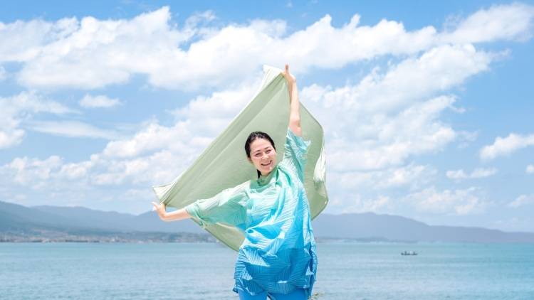 ふろしきで紡ぐ地域の絆。日本文化とヨガが出会う場所｜FLOWSHIKI創始者ARICAさんの思い