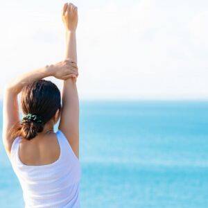 【二の腕痩せ】ノースリーブも怖くないほっそり腕になれる「両腕突き出し運動」