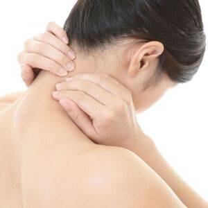 その首こり、ストレートネックかも？自宅でできる「首の自然なカーブを取りもどす」簡単ストレッチ