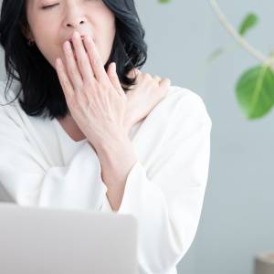 「午後になると眠くて集中できない」のは〈隠れ低血糖〉かもしれません|産業医が解説