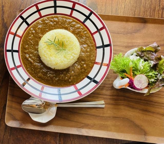 カレー＋サラダ