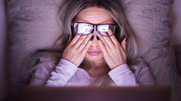 「いつも頭がぼーっとする」「仕事中ミスが増えた」脳疲労が限界のサインかも？産業医が警鐘