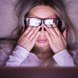 「いつも頭がぼーっとする」「仕事中ミスが増えた」脳疲労が限界のサインかも？産業医が警鐘