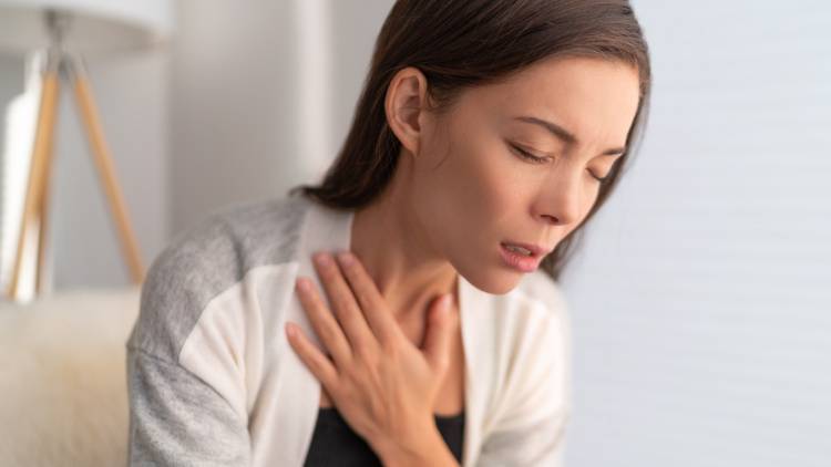 ふとしたとき感じる胃の不快感、何となく食欲がない…それ、ストレス性胃腸炎の前触れかも?医師が解説