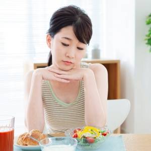 消化不良や食欲不振…気温差からくる「夏の胃腸の不調」対策【自律神経を整える】座って簡単ストレッチ