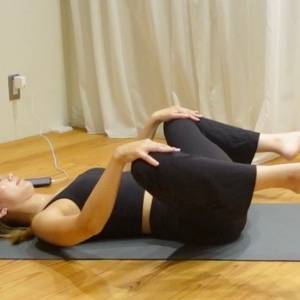 開くだけで軽くなる！股関節の内側をほぐす仰向けストレッチ