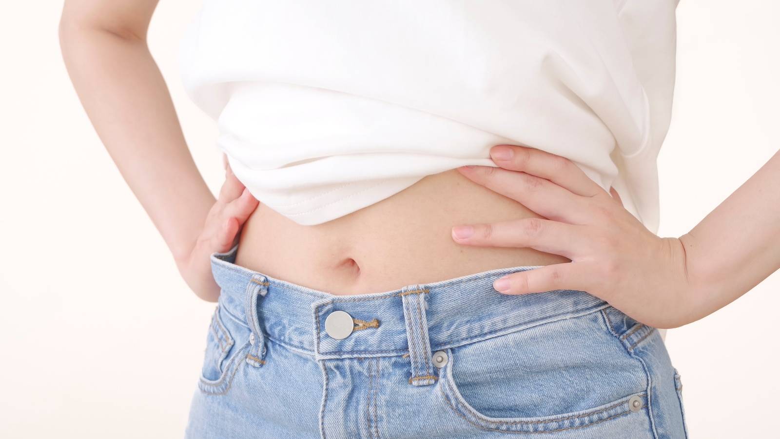 揺れるだけで内側からスッキリ！？暑さで食が細くなっている人に→ほぐれる＆出せる！腸活マッサージ