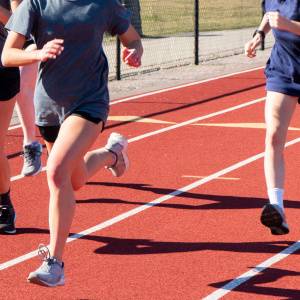 【スポーツ活動への参加が思春期前後の若者の自殺リスクを低減する可能性】研究結果が示唆