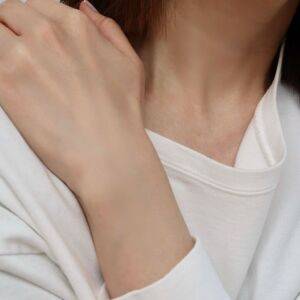 【3分でスッキリ】作業の合間にできる肩と首のコリや痛みを解消するスワイショウとヨガポーズ