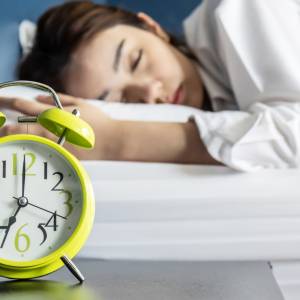 【運動量を増やす鍵は早寝！？】研究から見えた「就寝時間」と「運動」の関係とは？