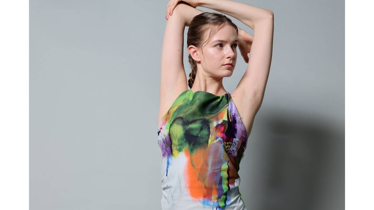 アートを纏い、心を解き放つ。Julier×アーティスト佐々木香菜子の特別コラボが登場