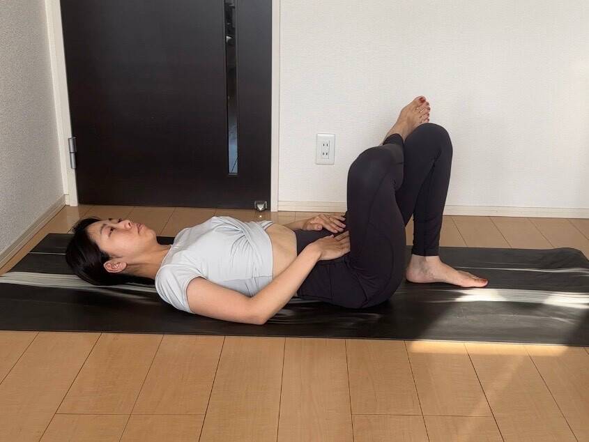 寝たままお尻ストレッチ①