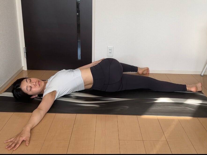 寝たままお尻ストレッチ④