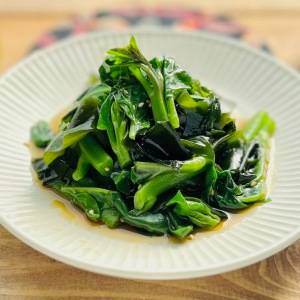 「ネバネバ×海藻」で腸活！夏の胃腸を内側から整える【つるむらさきとわかめのおひたし】レシピ