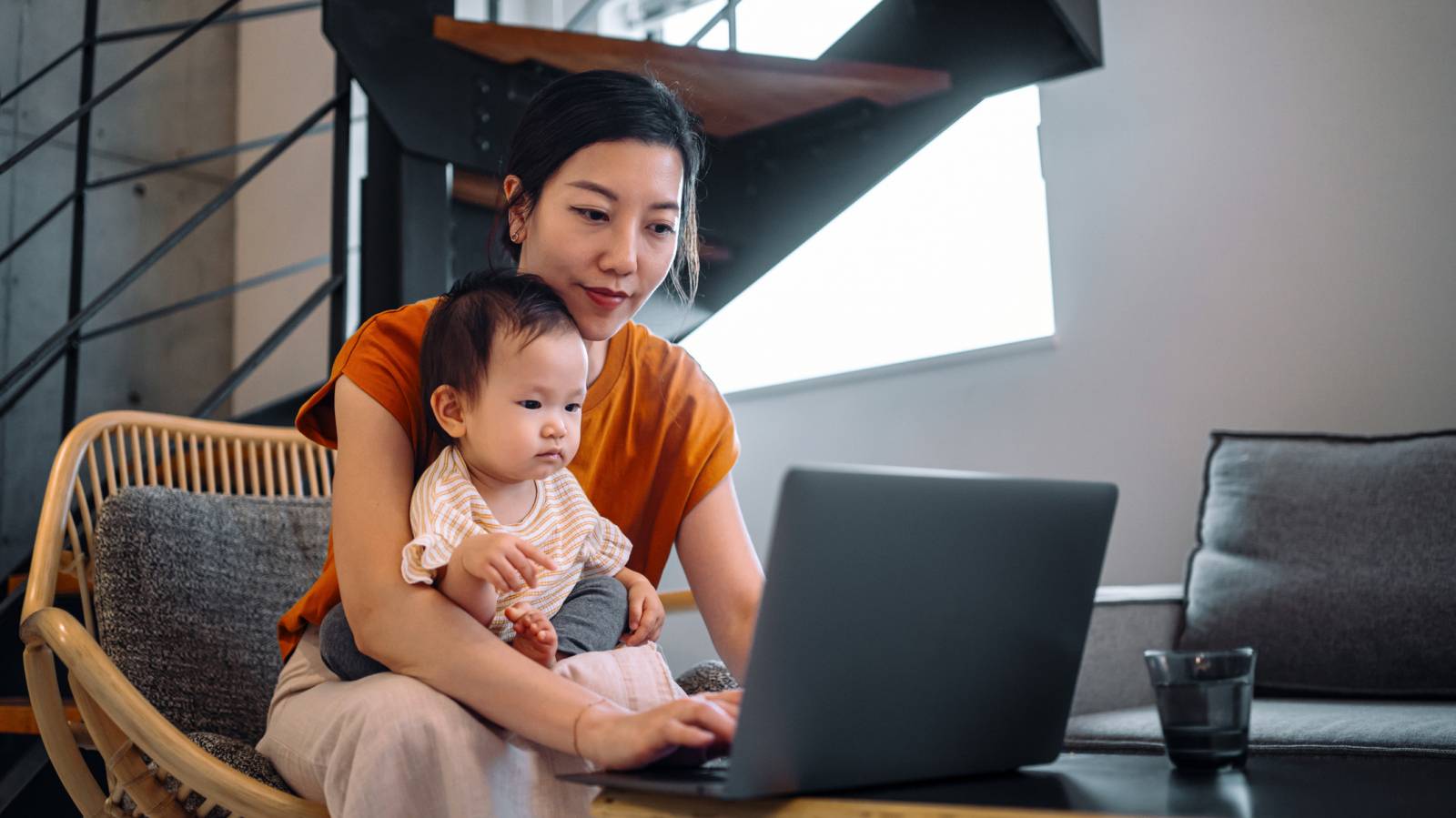 「仕事と家庭のバランス」を追求するフェミニズムは女性を幸せにする？