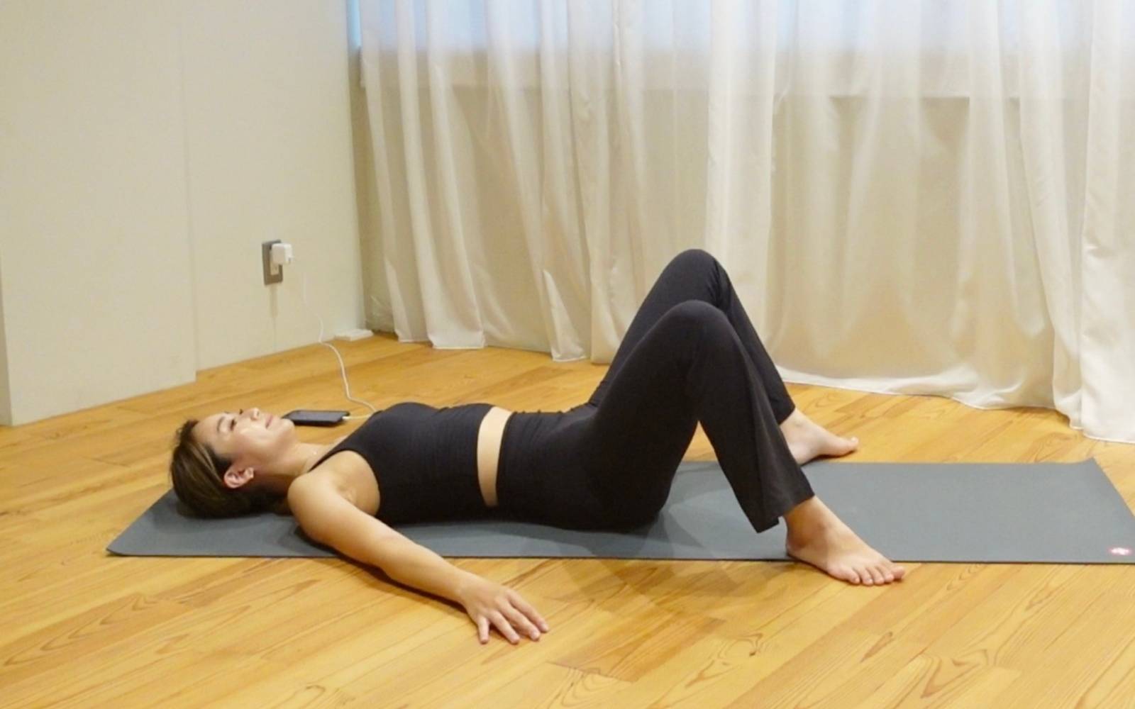 股関節ストレッチ