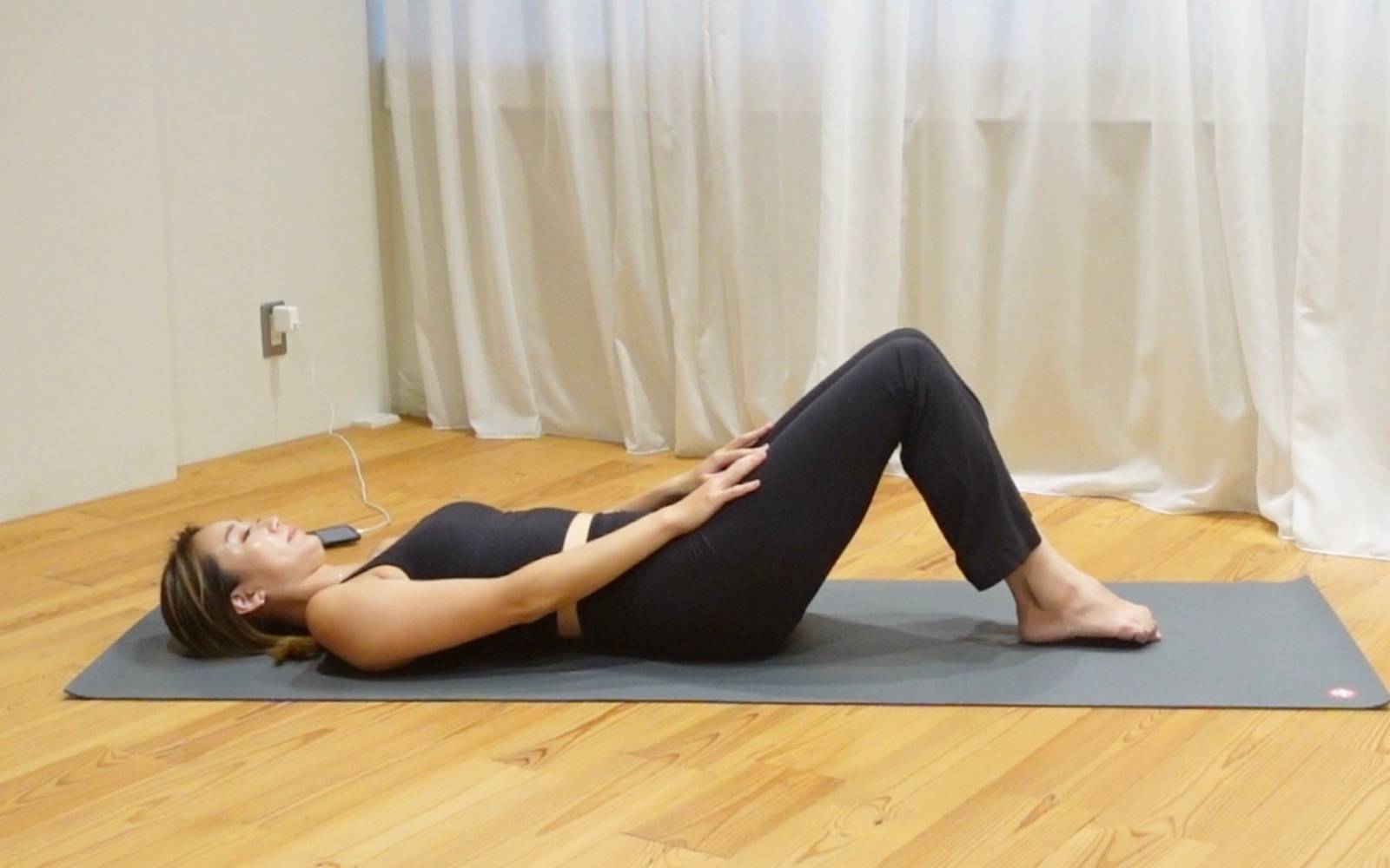 仰向けのがっせきのポーズ