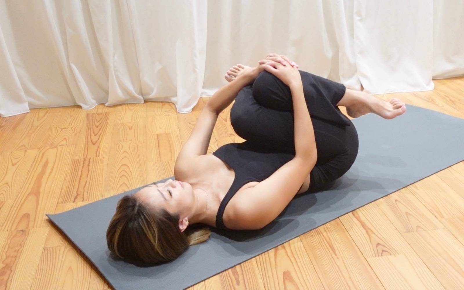 牛顔の足のストレッチ