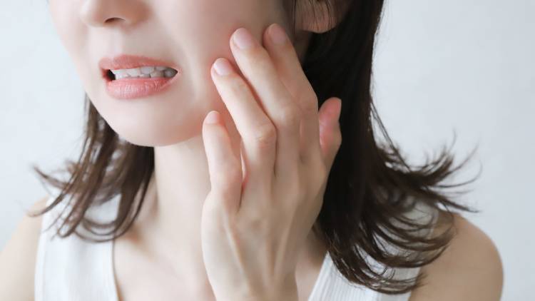 夏の紫外線・冷房・夏バテ…乾燥肌を引き起こす原因と栄養対策|管理栄養士が解説