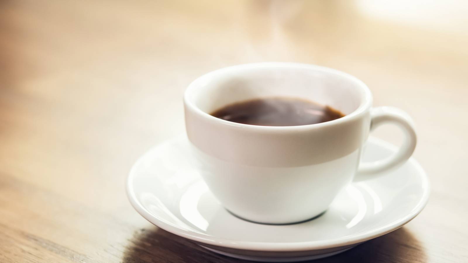 毎日のコーヒーが細胞の寿命を延ばす？！最新研究が示したカフェインのDNA修復と老化抑制の可能性