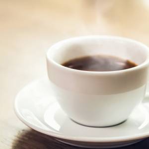 毎日のコーヒーが細胞の寿命を延ばす？！最新研究が示したカフェインのDNA修復と老化抑制の可能性