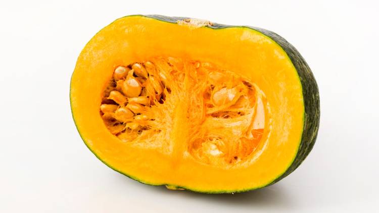 【かぼちゃ】ワタがぬるぬるしていたら食べられない？傷んでいるサインと、かぼちゃの正しい保存方法