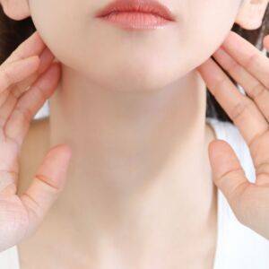 まるでマジック！たった一度でフェイスラインが激変する【広頚筋ほぐしケア】