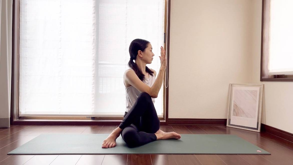 マッチェンドラのポーズ