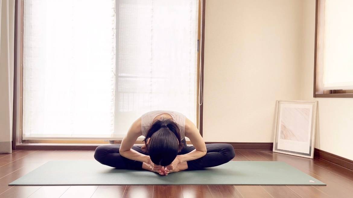 がっせき前屈のポーズ