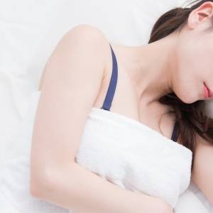 夏の夜は寝つきが悪くなり睡眠の質が低下しがち。そんなあなたに〈食べて整える〉寝苦しい夜の快眠習慣