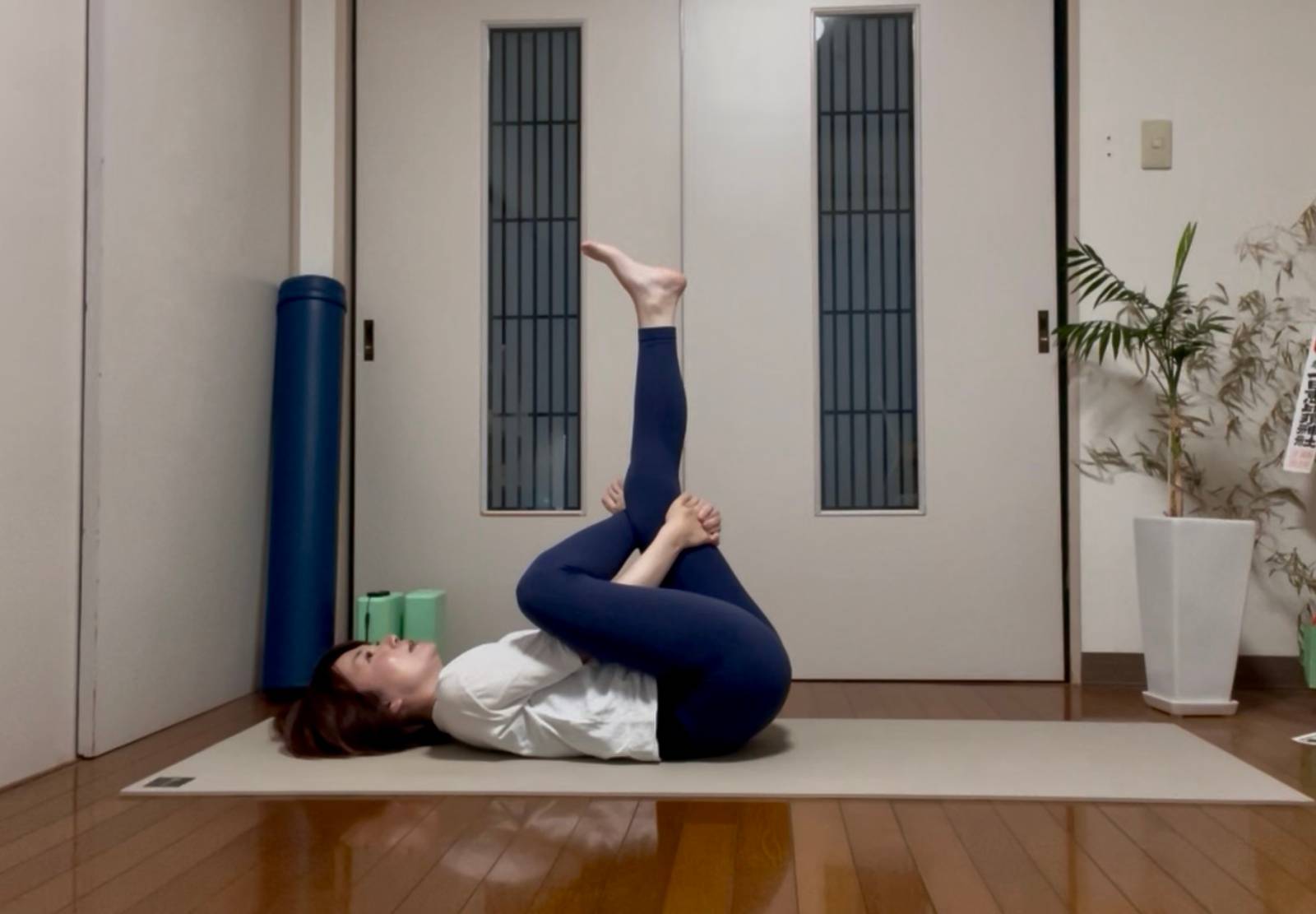 針の穴のポーズ