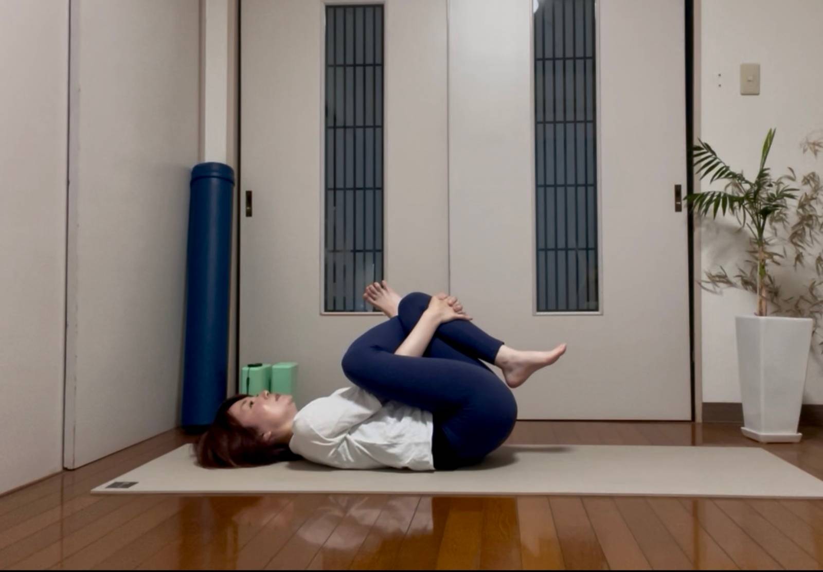 針の穴のポーズ